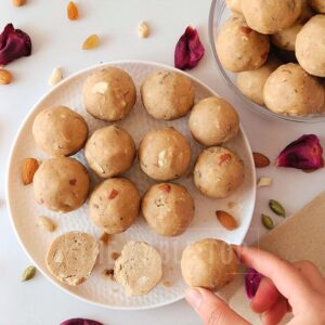 Aata Dry Fruit Laddus